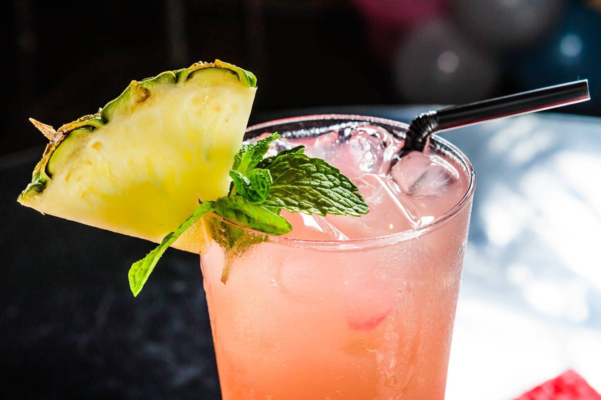 Cocktail fragole e ananas analcolico