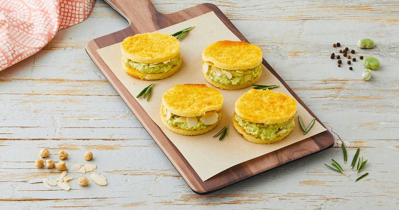 omelette-di-ceci-farcita-con-fave-e-carciofini-alla-crema-di-salmone