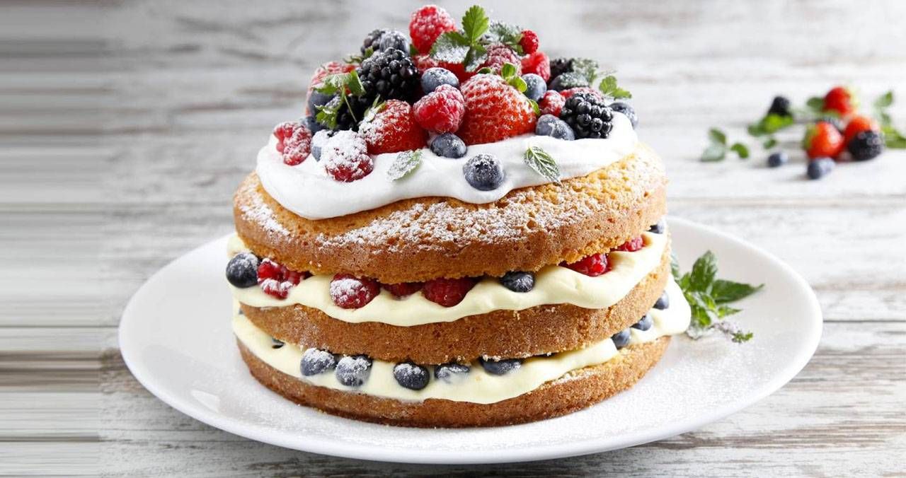 torta-crema-chantilly-panna-montata-frutti-bosco