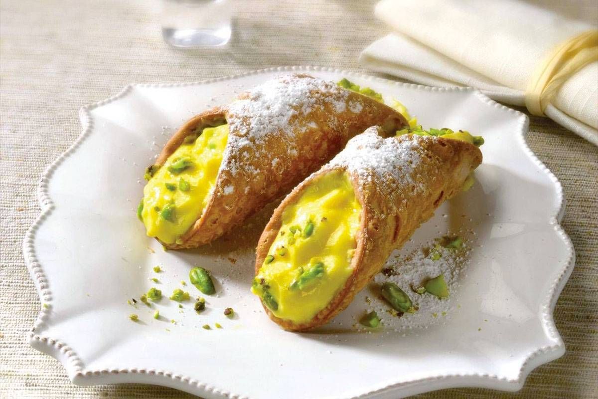 cannoli-crema-pasticcera-pistacchi