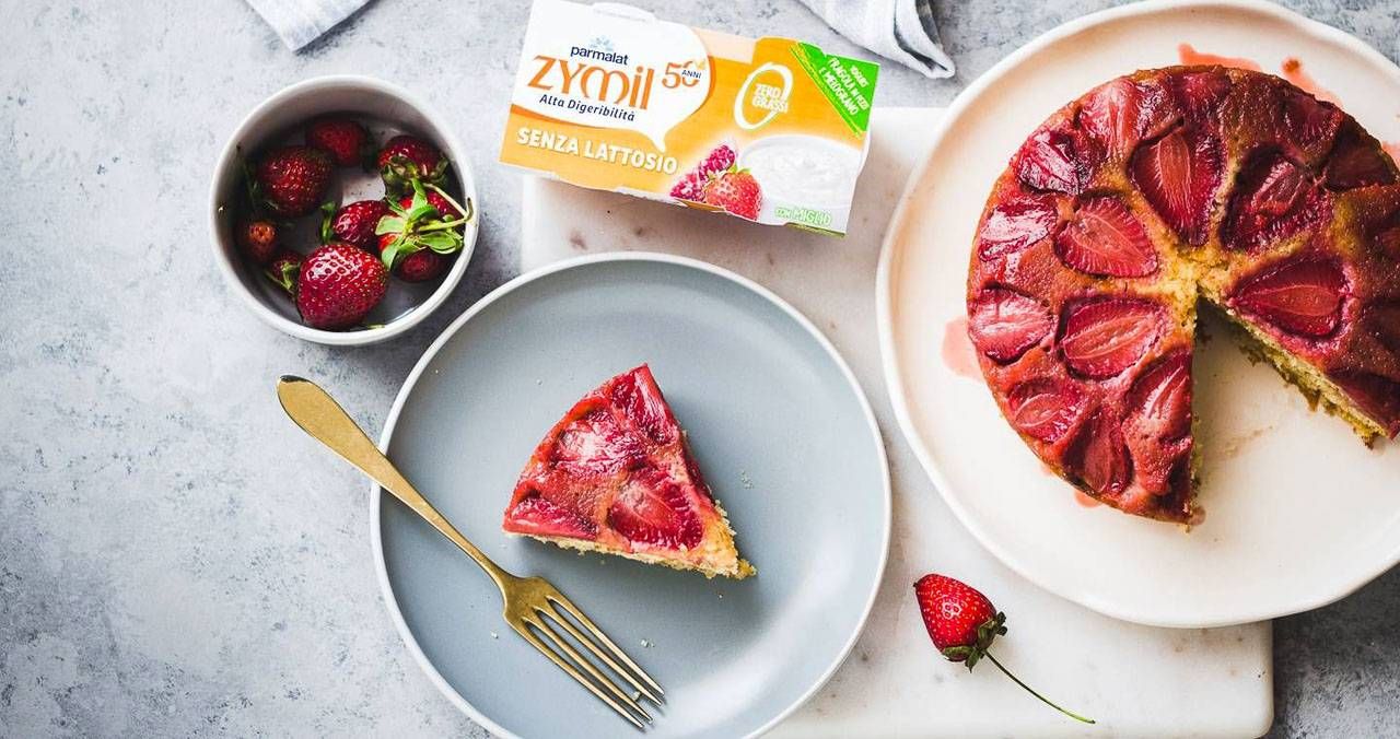 torta-rovesciata-allo-yogurt-e-fragole