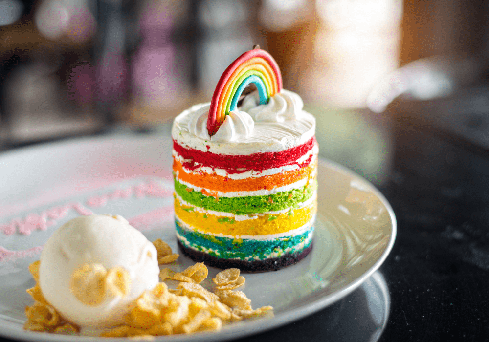 Torta arcobaleno: la ricetta del dessert super colorato