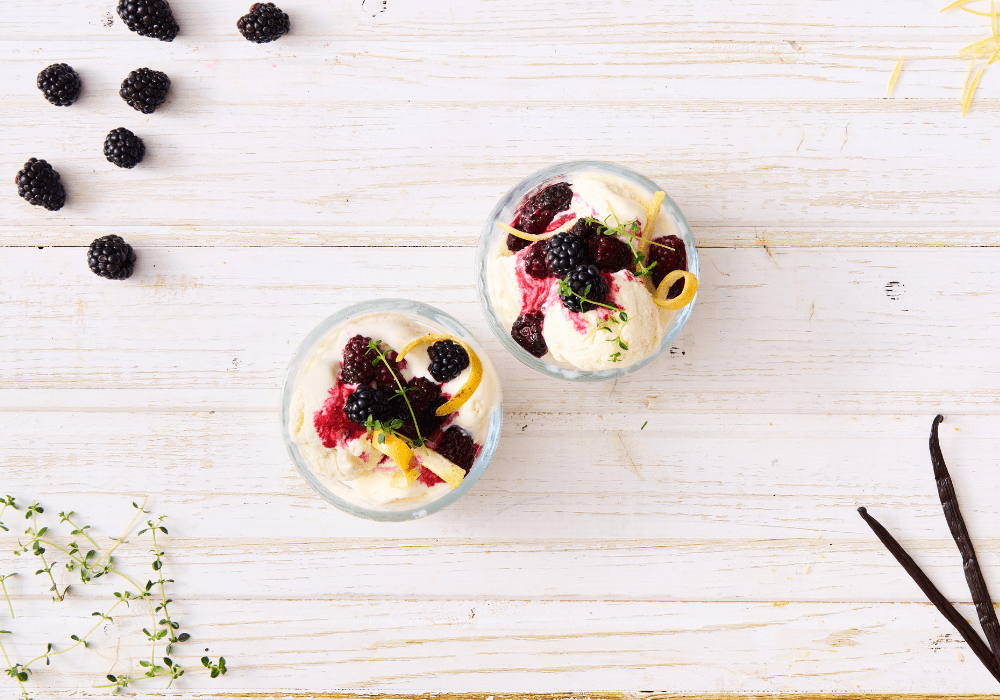 Gelato alla Panna Acida con composta di more al limone